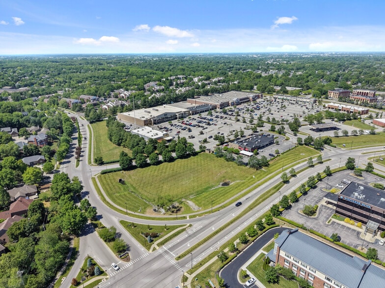 3199 Beaumont Centre Cir, Lexington, KY à louer - Photo du bâtiment - Image 3 de 25