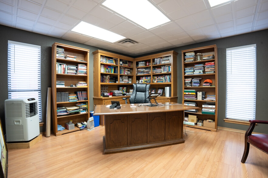 11744 W Reno Ave, Yukon, OK for sale - Building Photo - Image 2 of 46