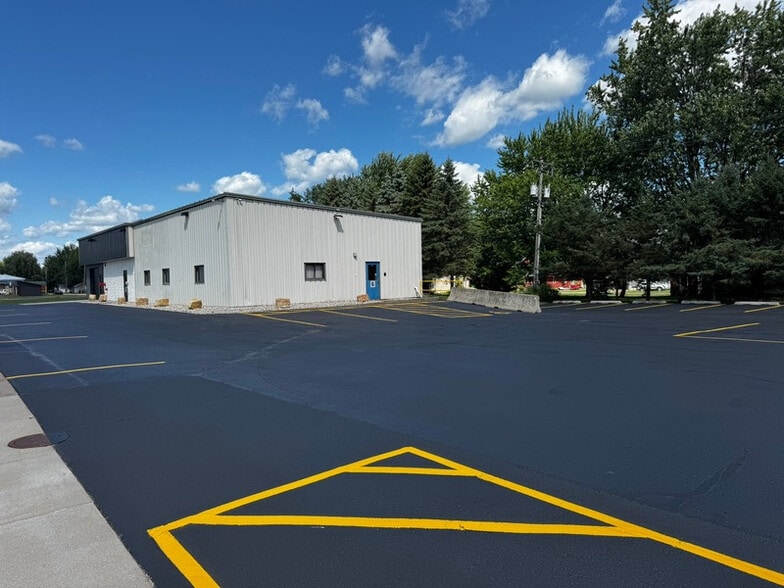 606 S Division St, Colby, WI à vendre - Photo du bâtiment - Image 2 de 14