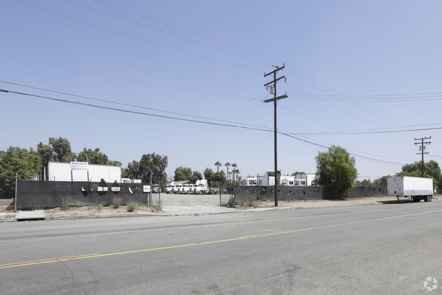 8676 Live Oak Ave, Fontana, CA for lease - Building Photo - Image 2 of 7