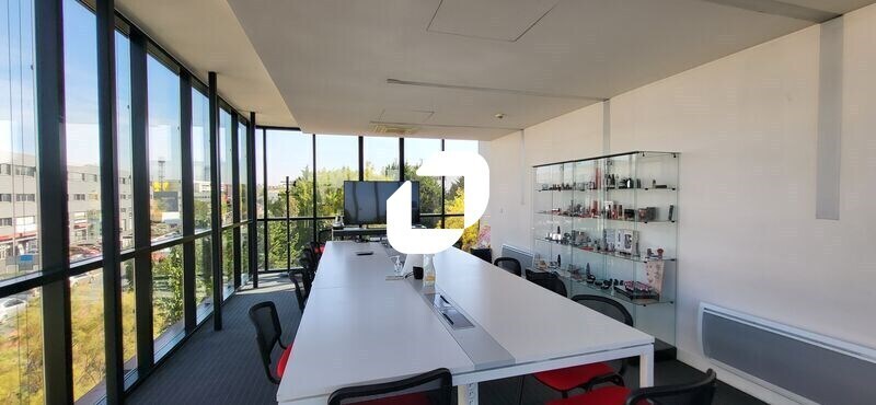 Bureau dans Gennevilliers à louer - Photo du bâtiment - Image 3 de 5