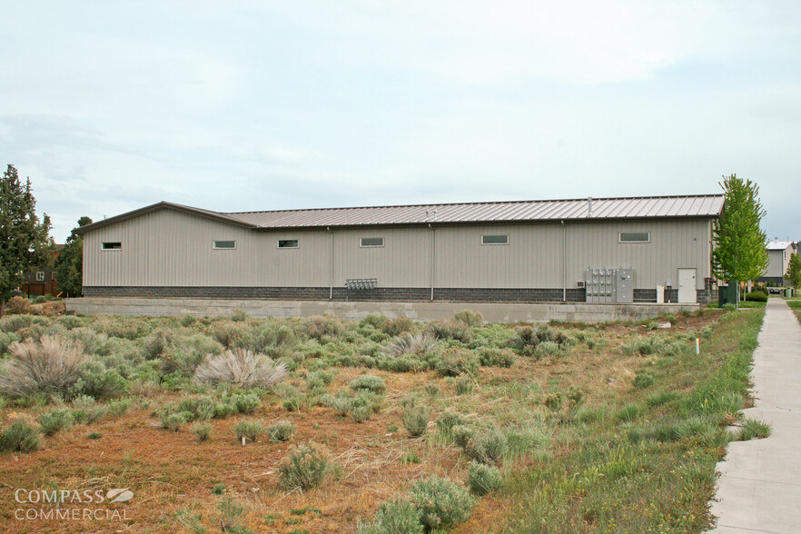 63004 NE 18th St, Bend, OR à louer - Photo du bâtiment - Image 3 de 9