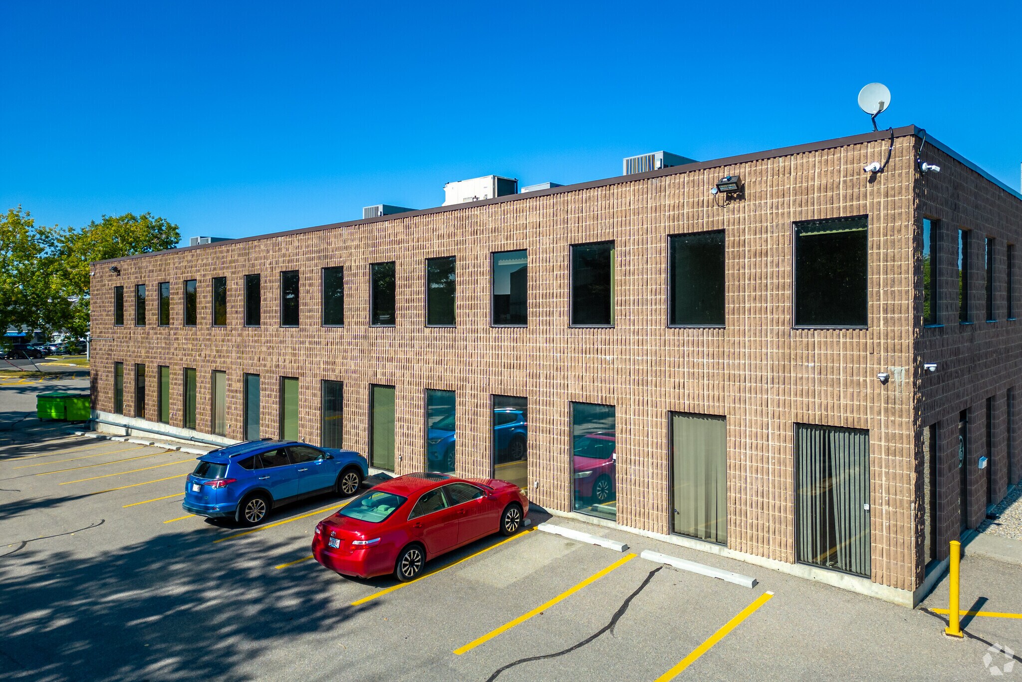 1338 36th Ave NE, Calgary, AB à louer Photo du bâtiment- Image 1 de 11