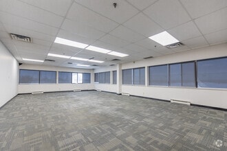 8069 Lawson Rd, Milton, ON à vendre Photo intérieure- Image 1 de 18