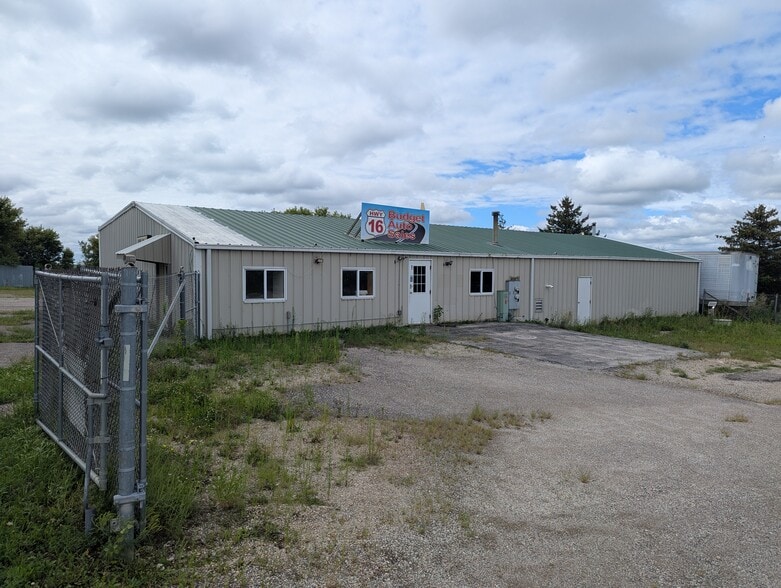 W1957 Highway 16, Ixonia, WI for sale - Building Photo - Image 1 of 8