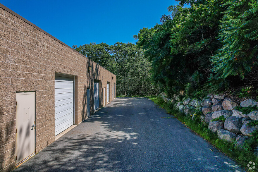 15 Great Republic Dr, Gloucester, MA for lease - Building Photo - Image 3 of 12