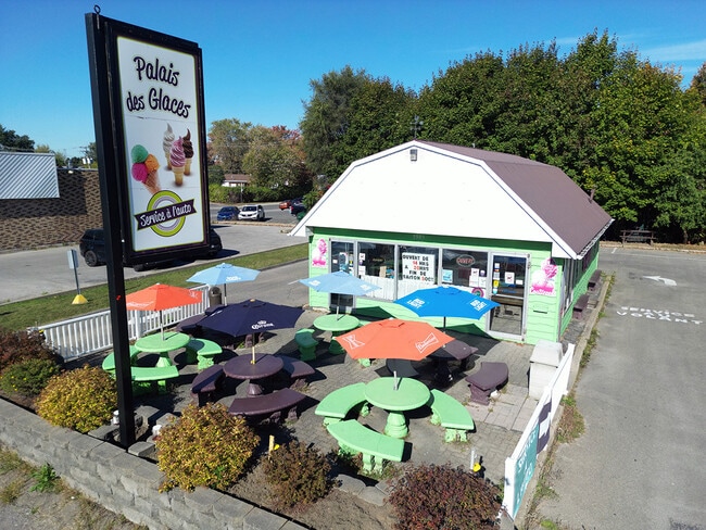 Plus de détails pour 3385 Boul Dagenais O, Laval, QC - Commerce de détail à vendre