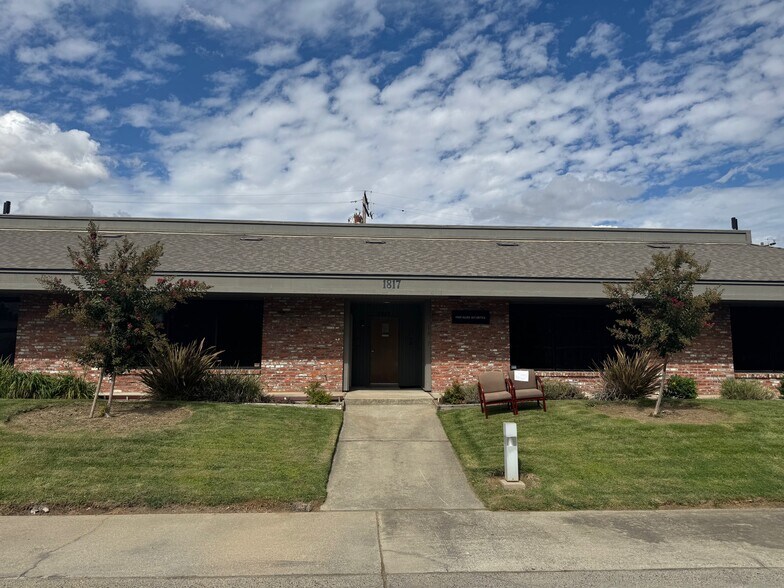 1817 Maryal Dr, Sacramento, CA à vendre - Photo du bâtiment - Image 1 de 8