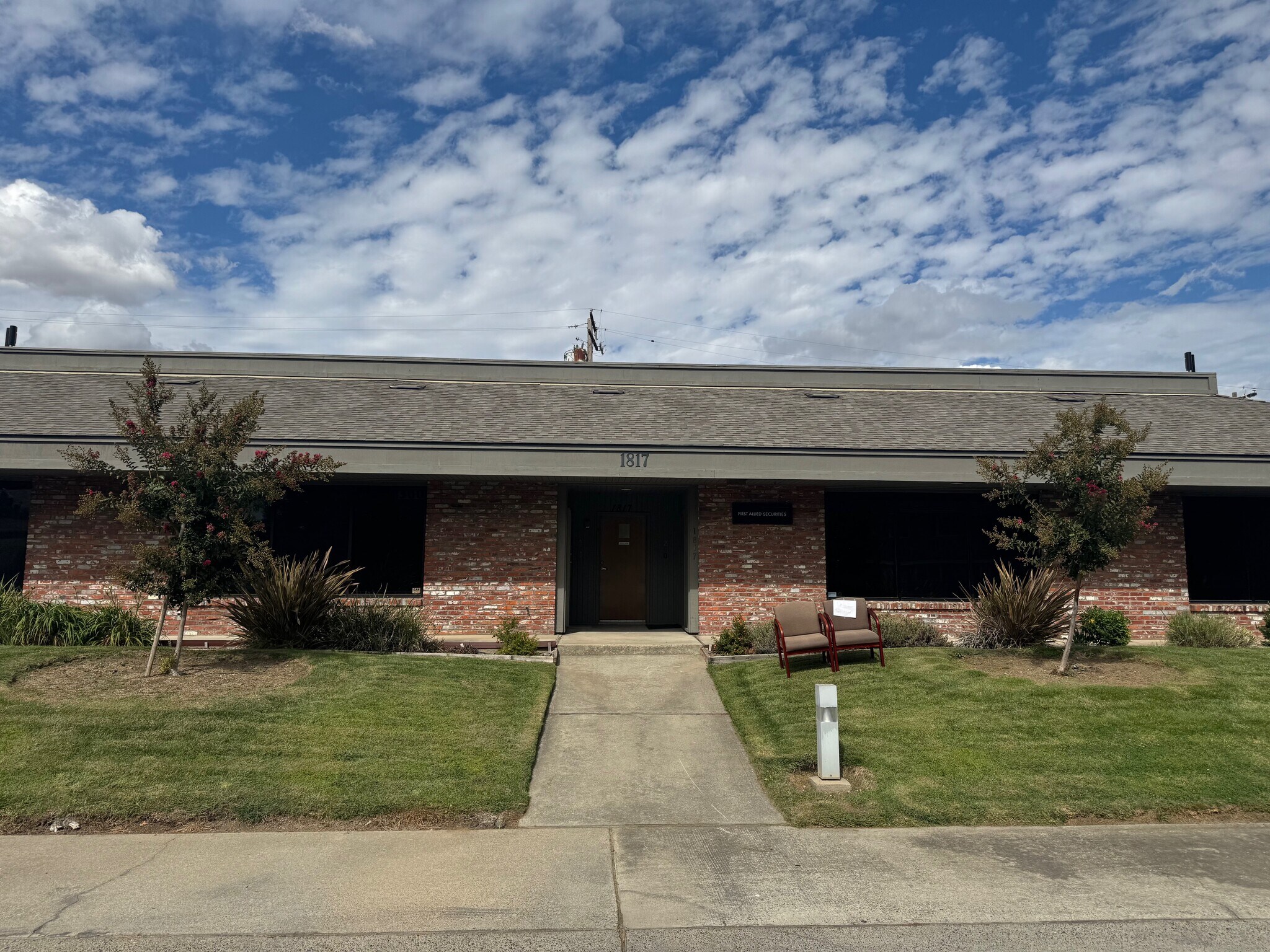 1817 Maryal Dr, Sacramento, CA à vendre Photo du bâtiment- Image 1 de 9