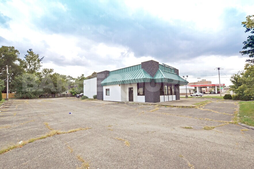401 E Walnut St, Carbondale, IL for lease - Primary Photo - Image 1 of 26