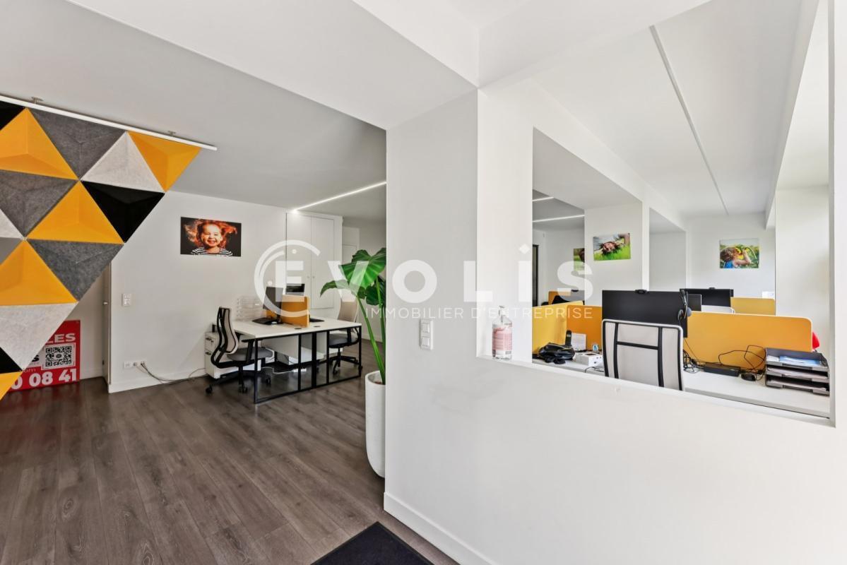 Office in Saint-Maur-des-Fossés for lease Interior Photo- Image 1 of 12