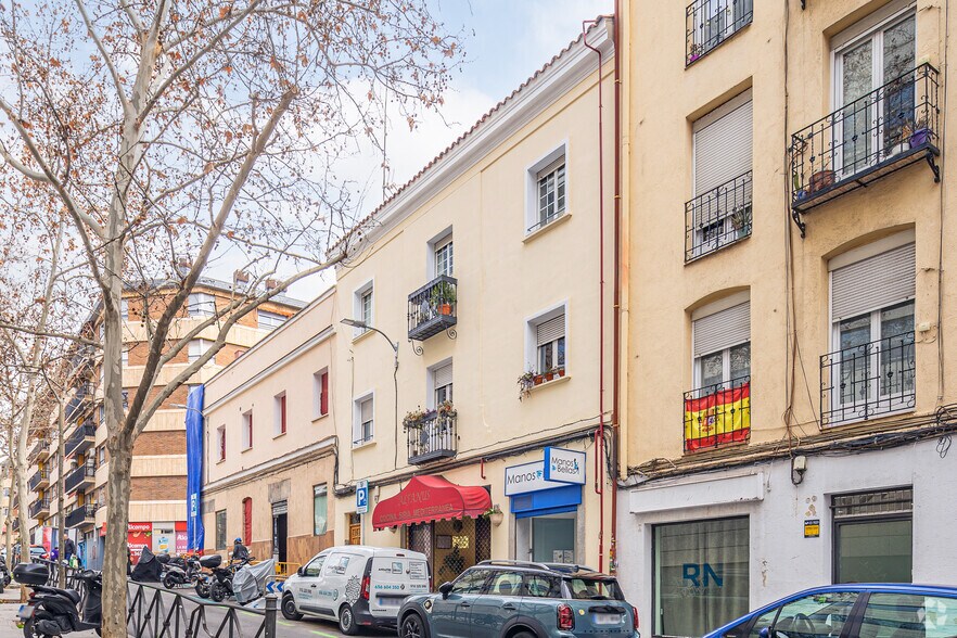 Calle de Pechuán, Madrid, Madrid for lease - Primary Photo - Image 1 of 1