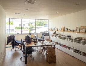 8271 Melrose Ave, Los Angeles, CA à louer Photo intérieure- Image 2 de 7