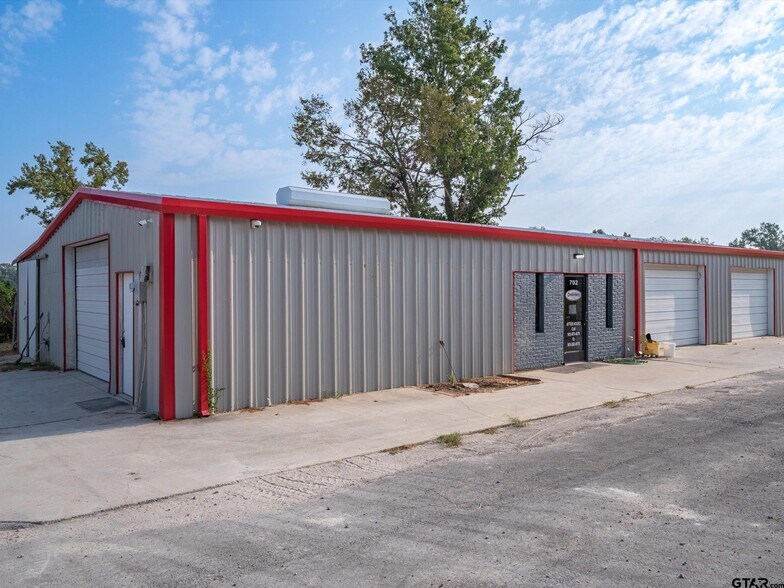 702 Blackjack St, Winnsboro, TX à vendre - Photo du bâtiment - Image 2 de 27