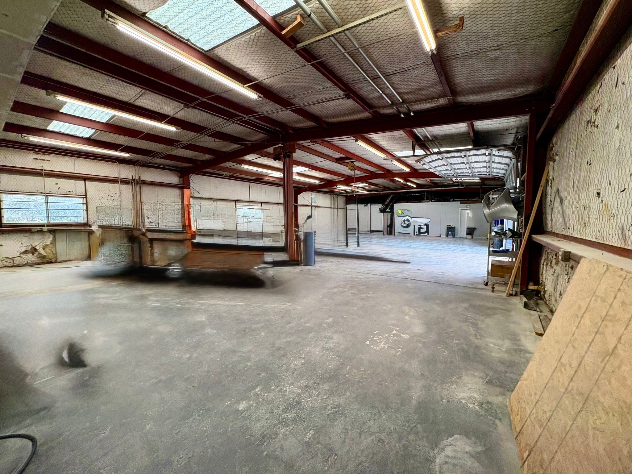 124 Industrial Dr, Boerne, TX for lease Interior Photo- Image 1 of 7