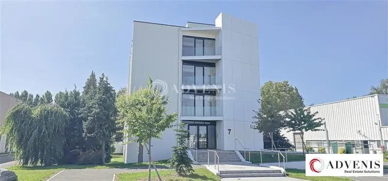 Office in Lille for lease - Building Photo - Image 1 of 6