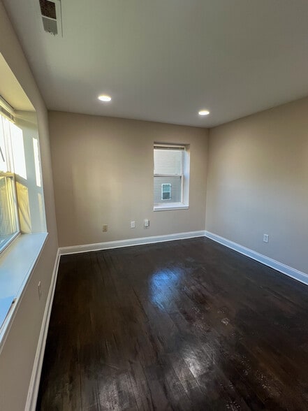5501 Foote St NE, Washington, DC for sale - Interior Photo - Image 3 of 24