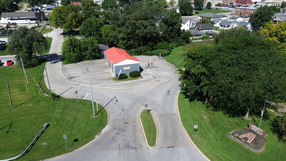 222 E Water Street, Alexandria, IN à vendre - Photo du bâtiment - Image 3 de 4