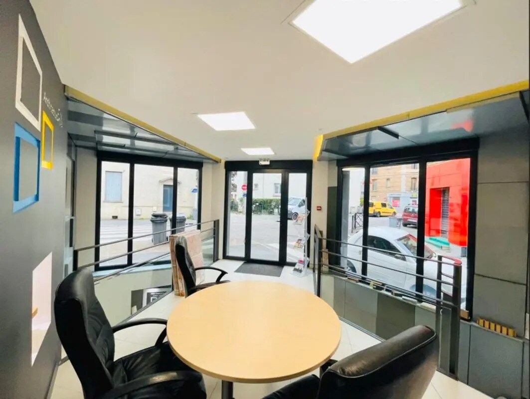 Office in Sartrouville for lease Building Photo- Image 1 of 11