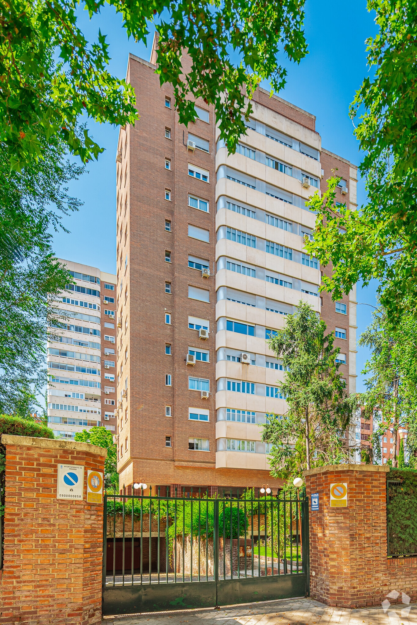 Multifamily in Madrid, Madrid for sale Primary Photo- Image 1 of 3