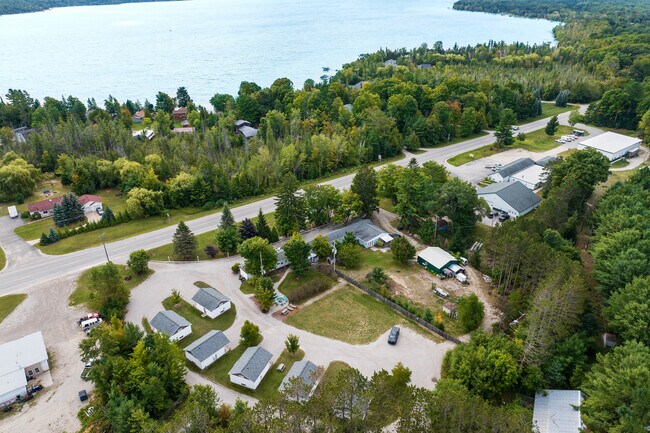 Plus de détails pour 4871 U.S. 31, Eastport, MI - Services hôteliers à vendre