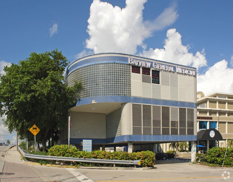 4401 Tradewinds Ave, Lauderdale By The Sea, FL à vendre - Photo du bâtiment - Image 2 de 6