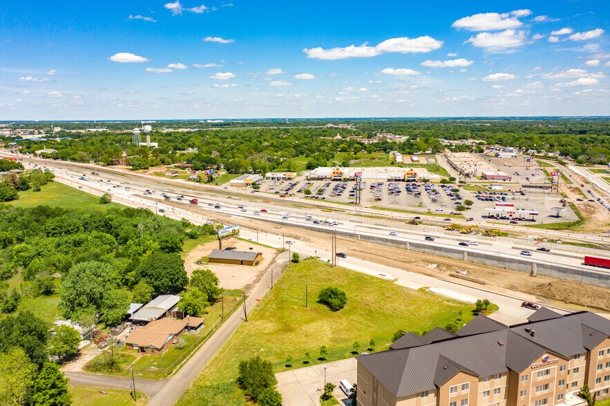 906 N IH-35, Waco, TX à vendre - Photo du bâtiment - Image 2 de 5