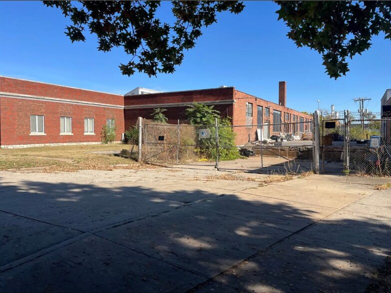 123 Belmont Blvd portefeuille de 4 propriétés à vendre sur LoopNet.ca - Photo du bâtiment - Image 3 de 11