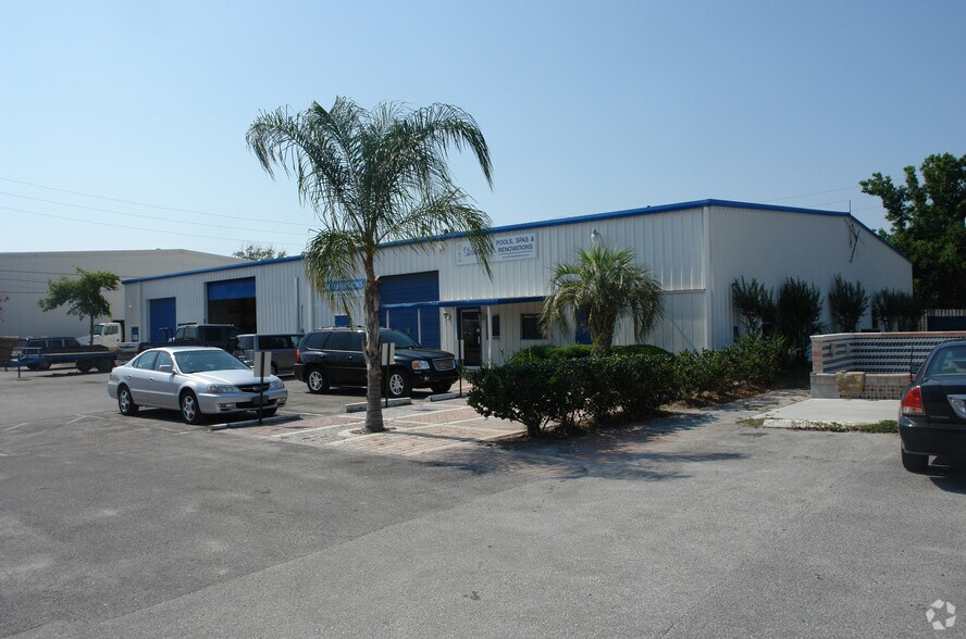 7621 124th Ave N, Largo, FL à louer - Photo du bâtiment - Image 2 de 8