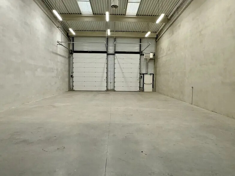 Flex in Saint-Quentin-Fallavier for lease - Interior Photo - Image 3 of 11