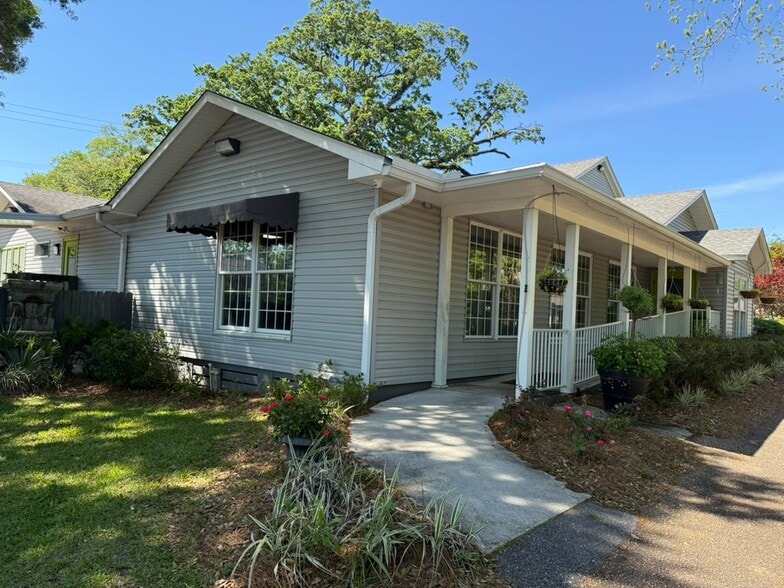 2513 Dauphin St, Mobile, AL for sale - Building Photo - Image 2 of 17