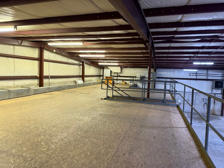 1600 Commerce Rd, Holland, OH à vendre - Photo du bâtiment - Image 2 de 11