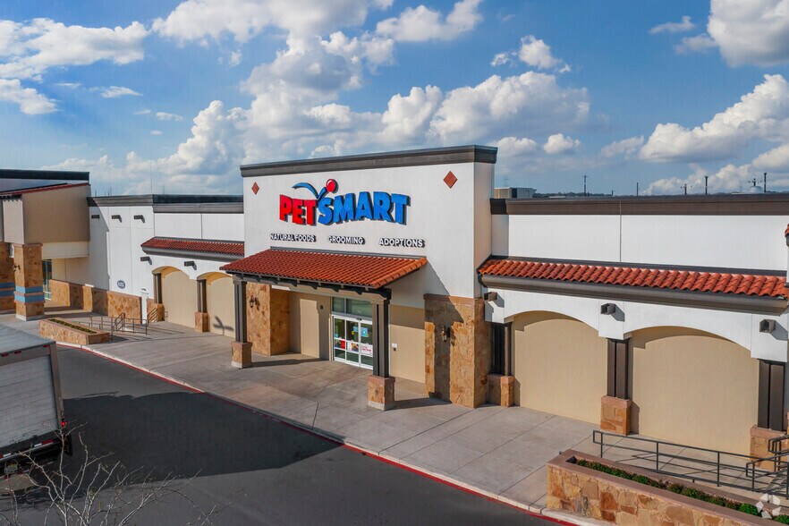 415 W Loop 1604 S, San Antonio, TX à louer - Photo du bâtiment - Image 2 de 16