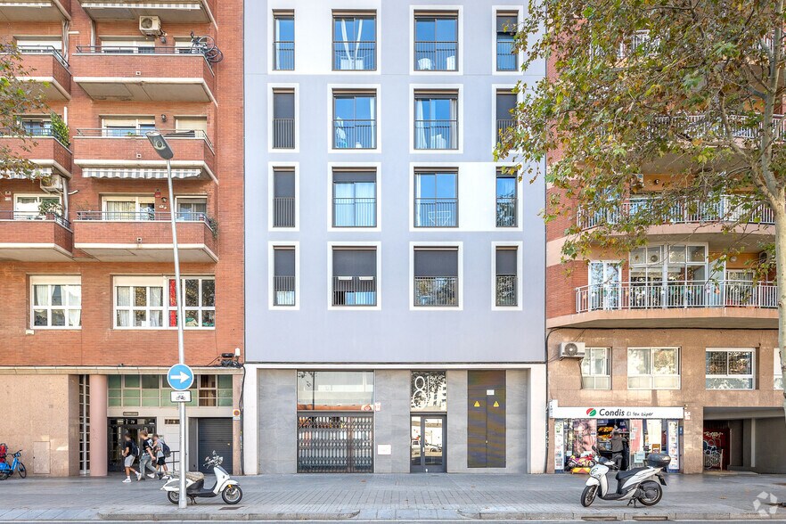 Carrer de Bac de Roda, 81, Barcelone, Barcelona à louer - Photo du bâtiment - Image 2 de 3