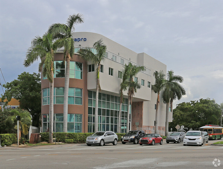 770 Ponce de Leon Blvd, Coral Gables, FL à louer - Photo principale - Image 3 de 79