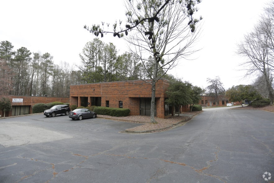 5000 Miller Ct E, Norcross, GA for lease - Primary Photo - Image 1 of 11