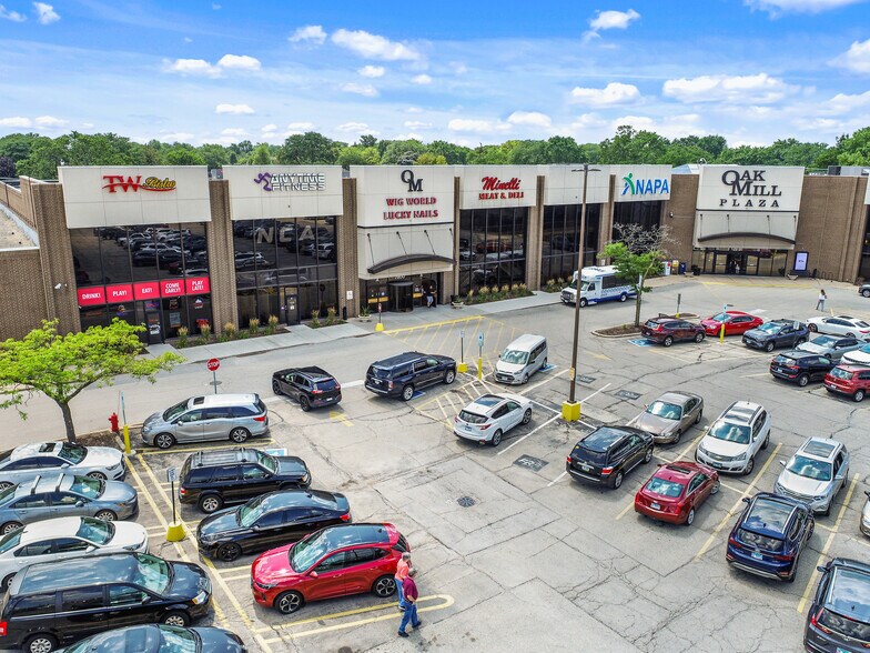 7900 N Milwaukee Ave, Niles, IL à louer - Photo du bâtiment - Image 2 de 6