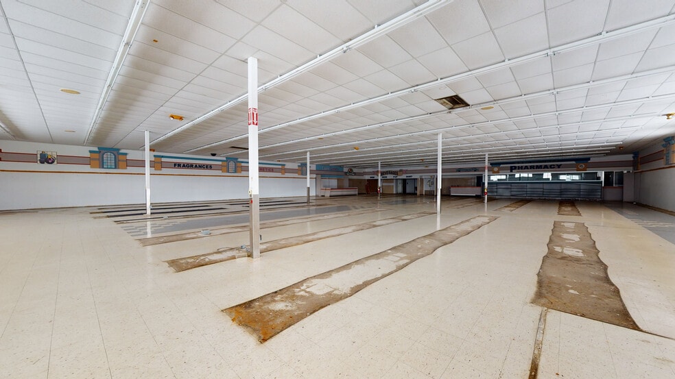 22981 Hall Rd, Woodhaven, MI for sale - Matterport 3D Scan - Image 3 of 24