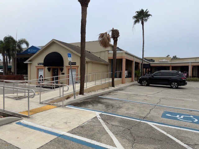 3215-3217 S Macdill, Tampa, FL à louer - Photo du bâtiment - Image 2 de 9