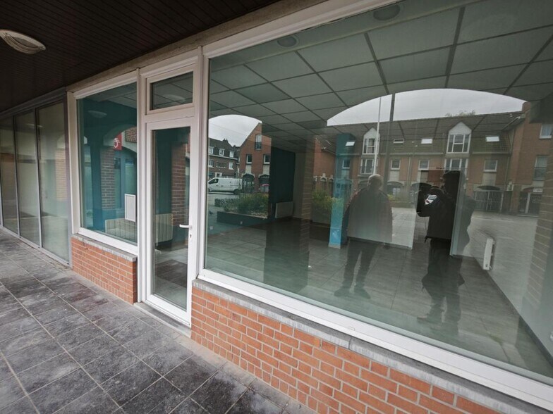 Retail in Seclin for sale - Building Photo - Image 2 of 5