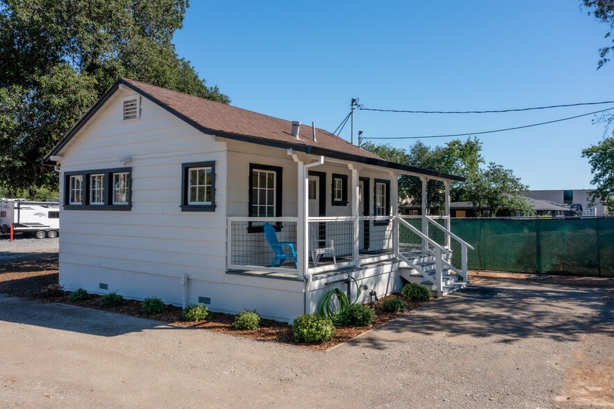 1500 Grove St, Healdsburg, CA for lease - Building Photo - Image 2 of 9