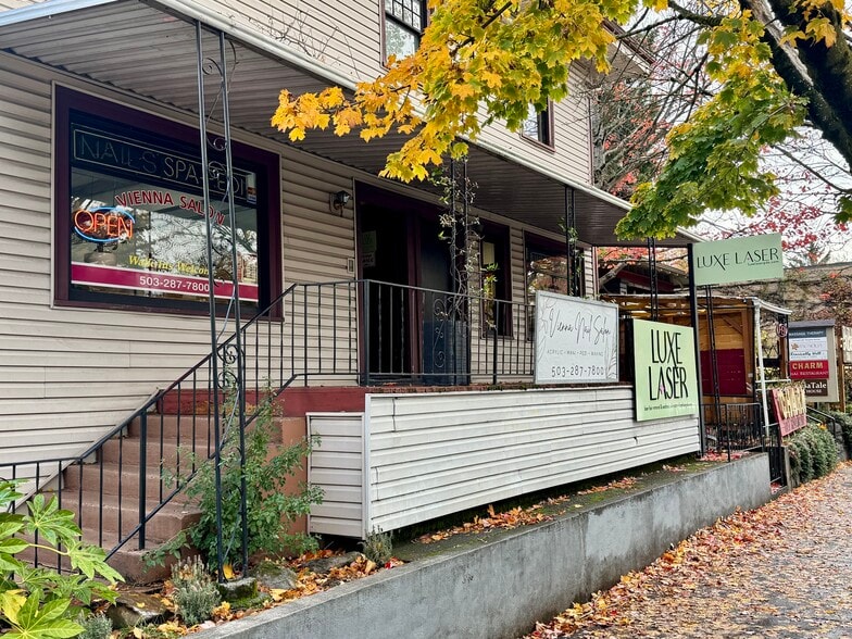 1405 NE Broadway St, Portland, OR for lease - Building Photo - Image 2 of 10