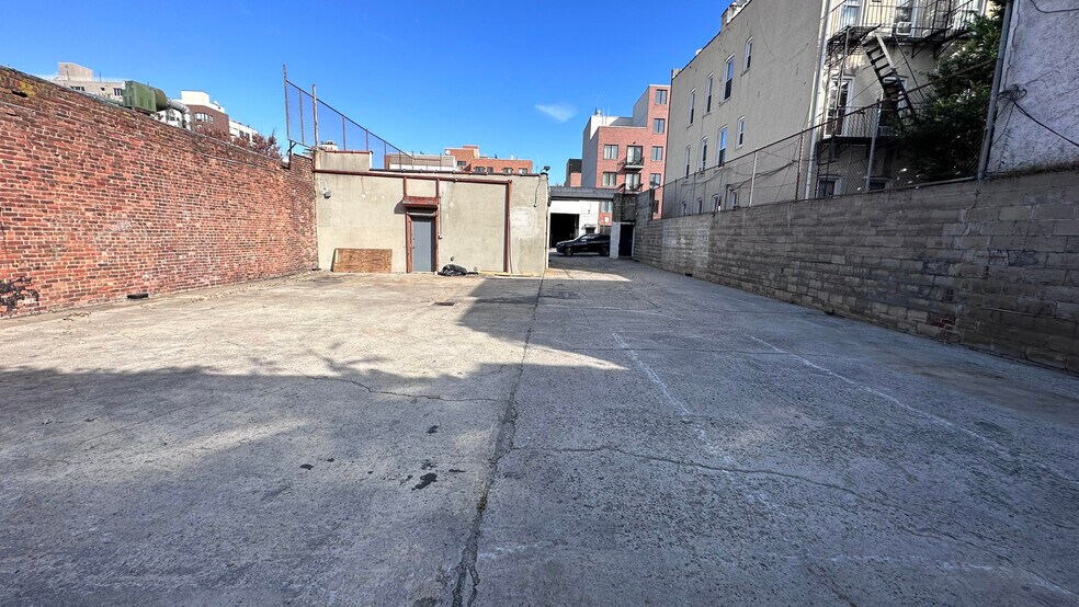 206 20th St, Brooklyn, NY for lease - Building Photo - Image 2 of 6