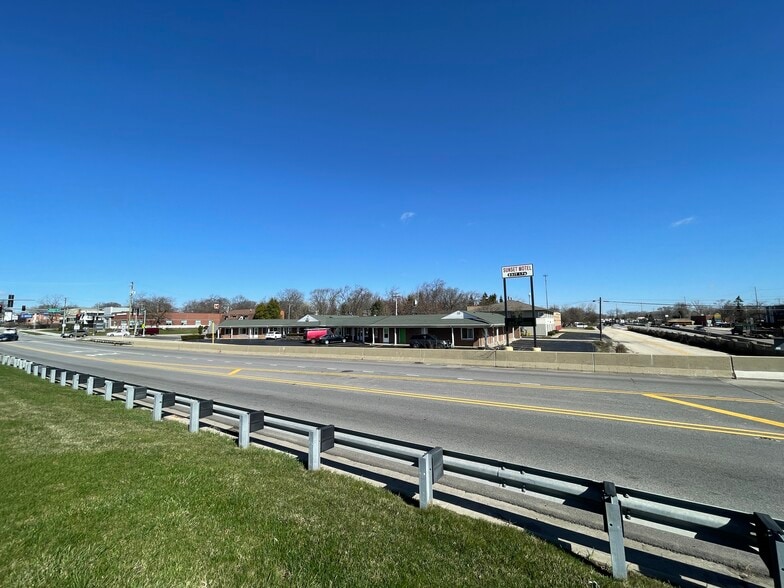 511 Rockland Rd, Lake Bluff, IL for sale - Building Photo - Image 3 of 37