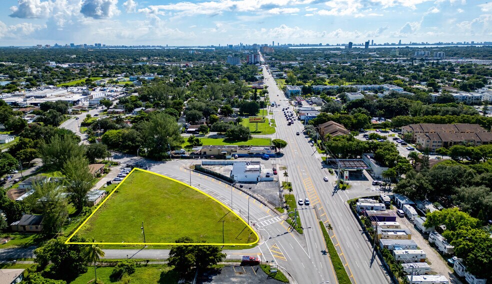 7925 NW 13th Ct, Miami, FL à vendre - Aérien - Image 2 de 10