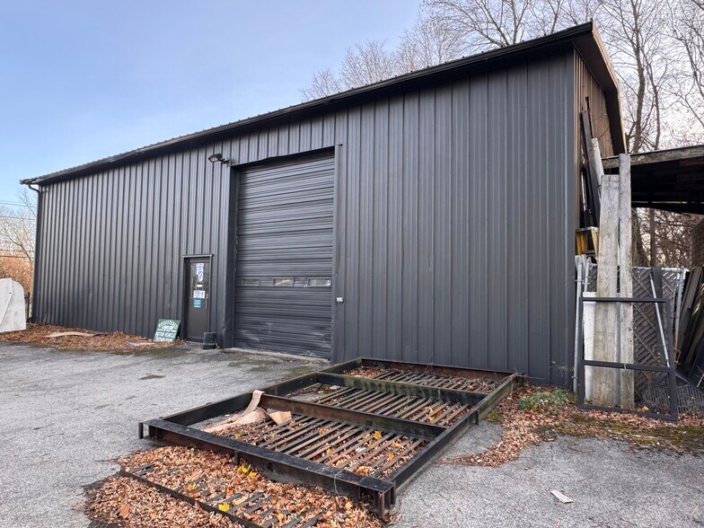 285 Violet Ave, Poughkeepsie, NY à vendre - Photo du bâtiment - Image 2 de 7