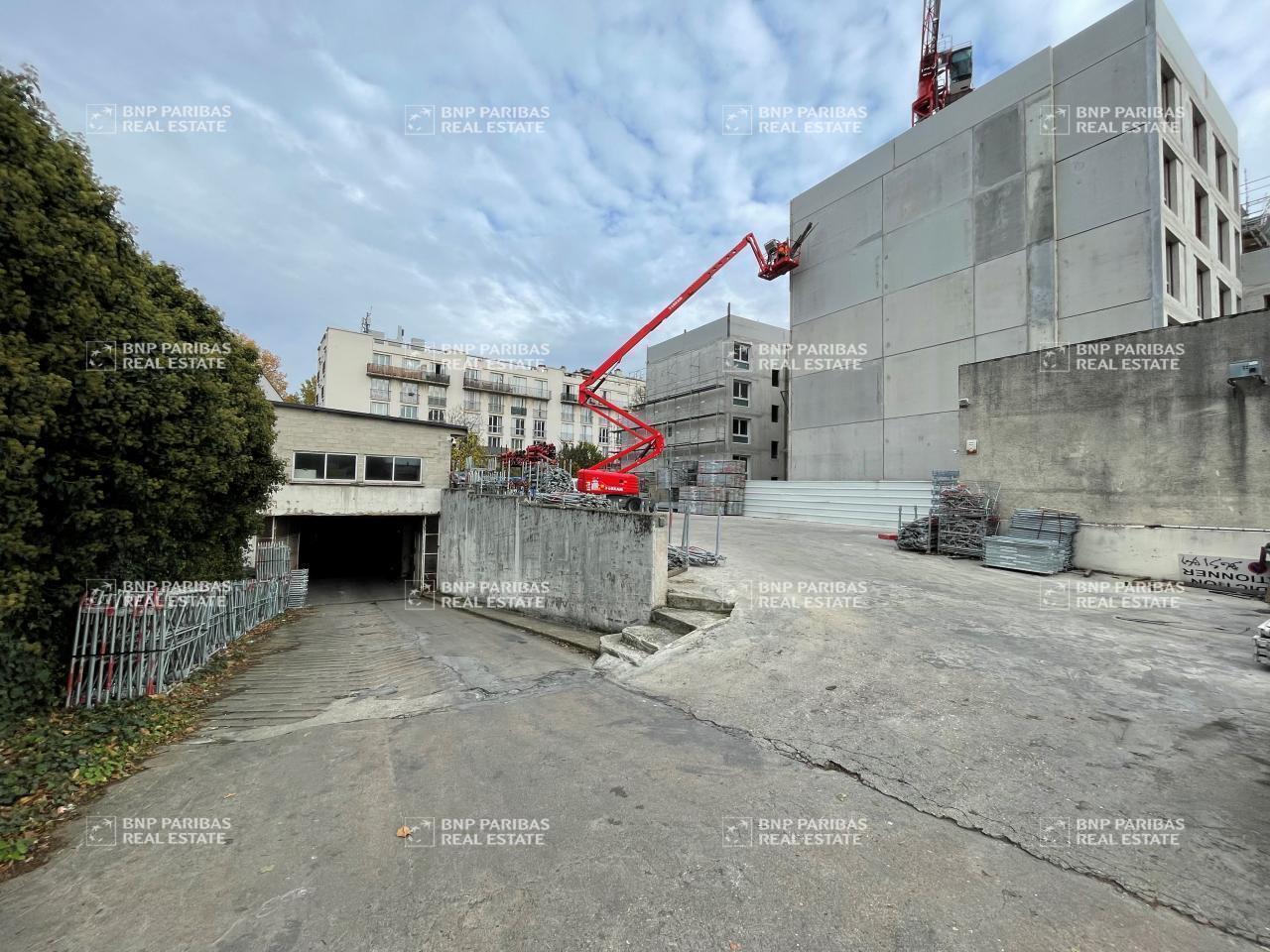 Flex in Ivry-sur-Seine for lease Building Photo- Image 1 of 10