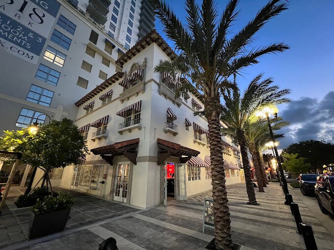 1820 Hollywood Blvd, Hollywood, FL à louer - Photo du bâtiment - Image 3 de 9