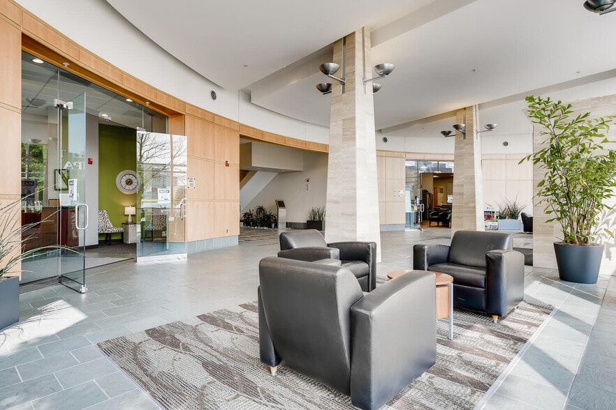 1745 Shea Center Dr, Highlands Ranch, CO for lease - Interior Photo - Image 3 of 8