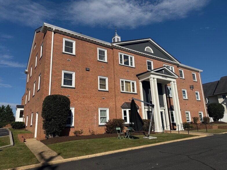 10090 Main St, Fairfax, VA à louer - Photo du bâtiment - Image 1 de 12